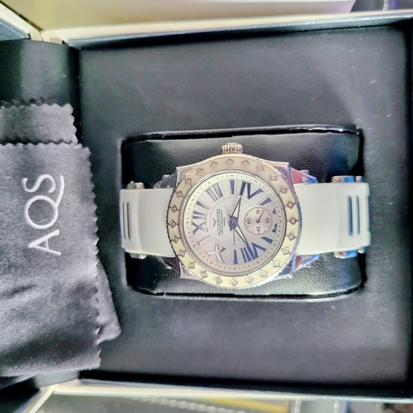 Aqua swiss watch brand new in the box - Picture 2 of 3